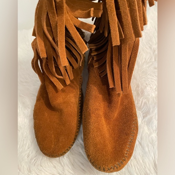 Minnetonka Fringe Boots - Picture 3 of 6